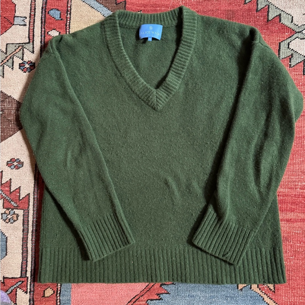 Alice Walk V-Neck Cashmere Sweater, size M, Forest Green